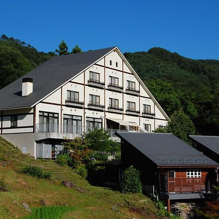 Отель Sanazawa-No-Mori Numata  Экстерьер фото
