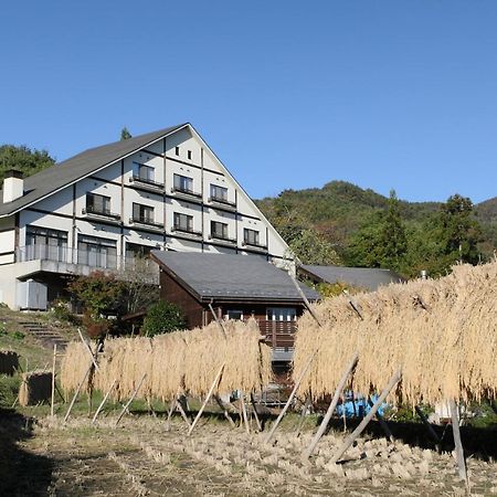 Отель Sanazawa-No-Mori Numata  Экстерьер фото