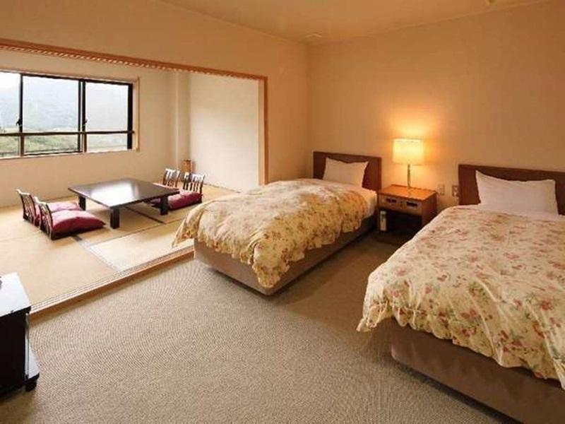 Отель Sanazawa-No-Mori Numata  Экстерьер фото