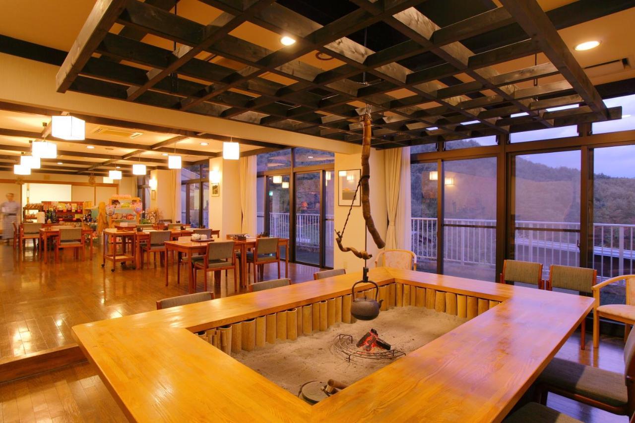 Отель Sanazawa-No-Mori Numata  Экстерьер фото