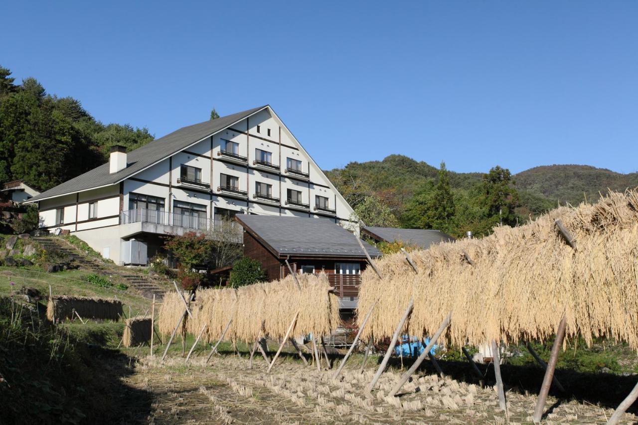 Отель Sanazawa-No-Mori Numata  Экстерьер фото